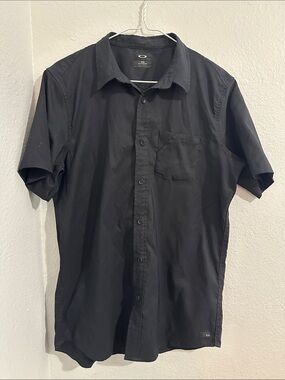 Oakley Men's Black Short-Sleeve Button-Down Shirt with Chest Pocket